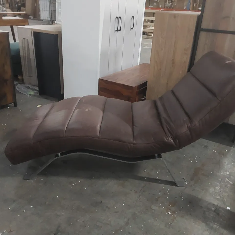 RYE UPHOLSTERED CHAISE LOUNGE WITH ADJUSTABLE BACKREST
