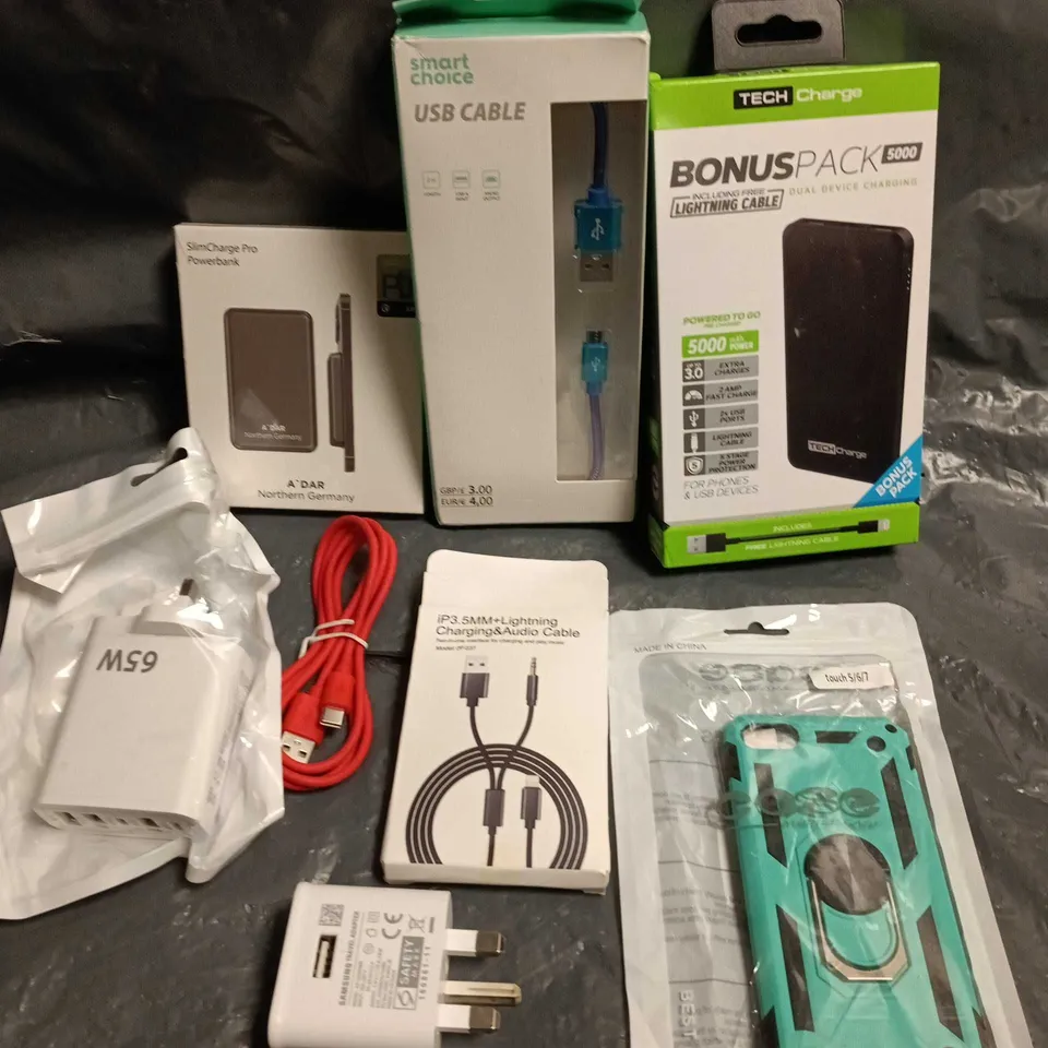 APPROXIMATELY 20 ASSORTED SMARTPHONE ACCESSORIES TO INCLUDE CHARGING CABLES, POWERBANKS, PHONE CASES ETC 
