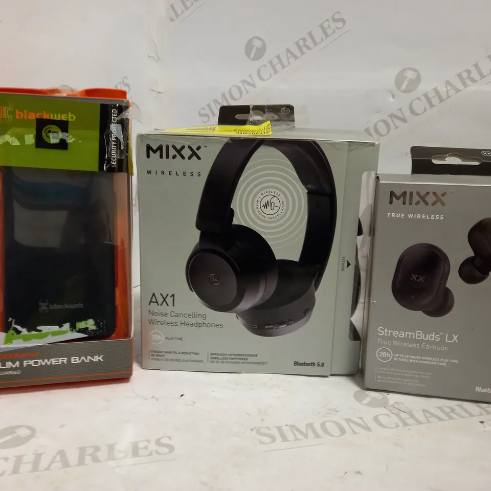 LOT OF APPROXIMATELY 12 ELECTRICAL ITEMS, TO INCLUDE CHARGER, EARPHONES, ETC