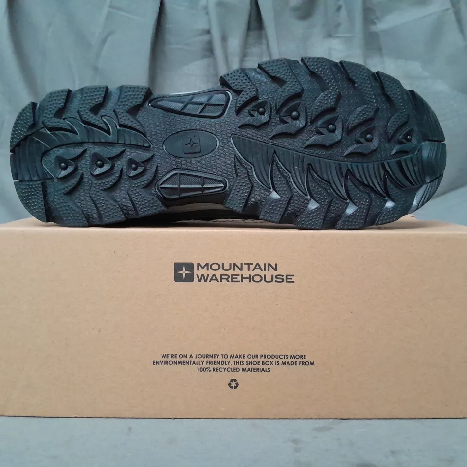 BOXED PAIR OF MOUNTAIN WAREHOUSE HIGHLINE II WALKING SHOES IN NAVY/GREY UK SIZE 9