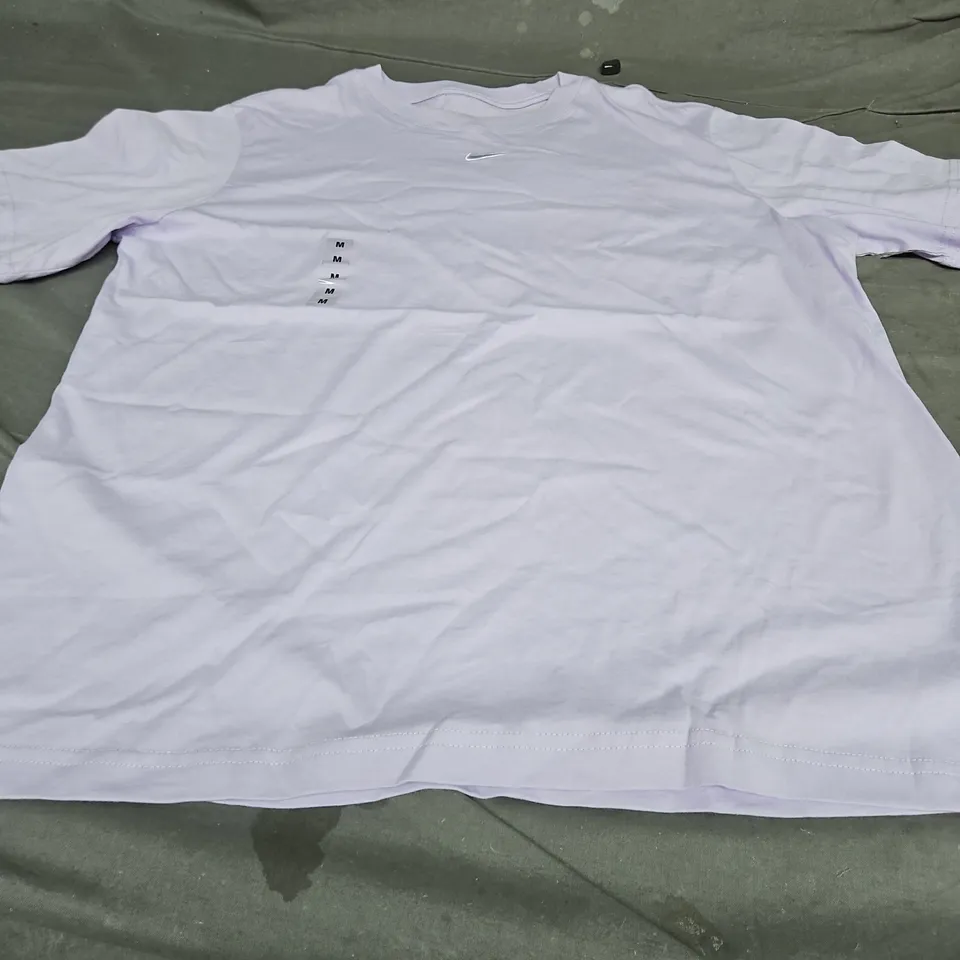 NIKE LOGO T-SHIRT, LILAC- UK SIZE M