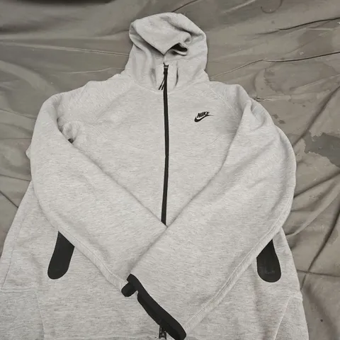 NIKE ZIP UP HOODED JACKET IN GREY SIZE M