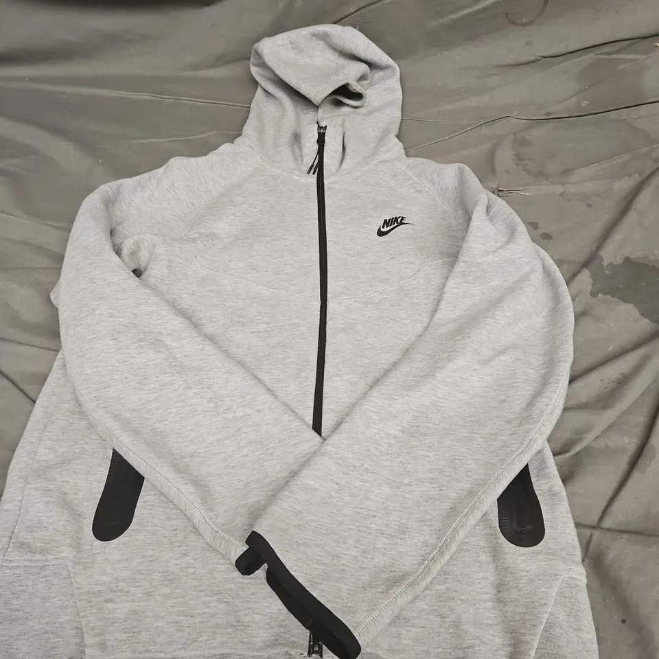 NIKE ZIP UP HOODED JACKET IN GREY SIZE M