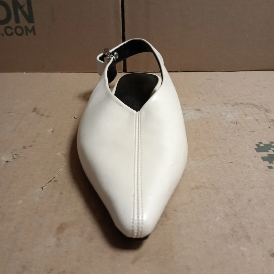 M & S LADIES CREAM POINTED TOE FLAT SANDALS STANDARD FIT SIZE 7