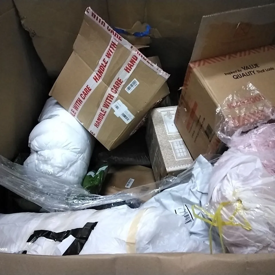 PALLET OF ASSORTED ITEMS INCLUDING COLIFE SUITCASE, GREEN HAVEN, EVA CAMPING MAT, CAR WINDOW SUN SHIELDS, WHITE CURTAIN RAILS