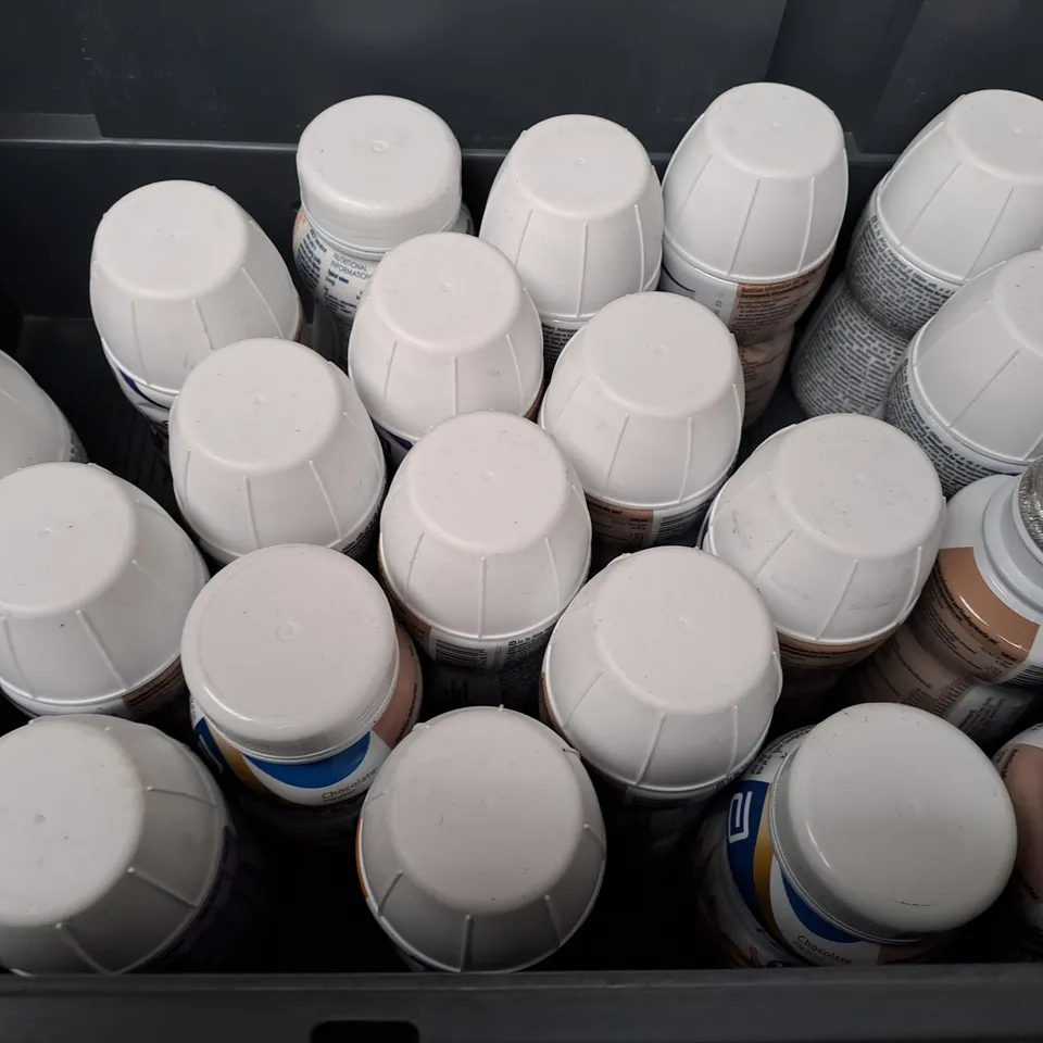 TOTE OF APPROX 12 ASSORTED FOOD ITEMS TO INCLUDE - NUTRICIA FORTISIP STRAWBERRY , ABBOTT PAEDIASURE , FRESUBIN ENERGY DRINK ETC