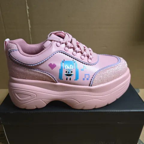 BOXED PAIR OF KOI VIRTUAL DIVA MIKU CHUNKY TRAINERS - PINK, UK5