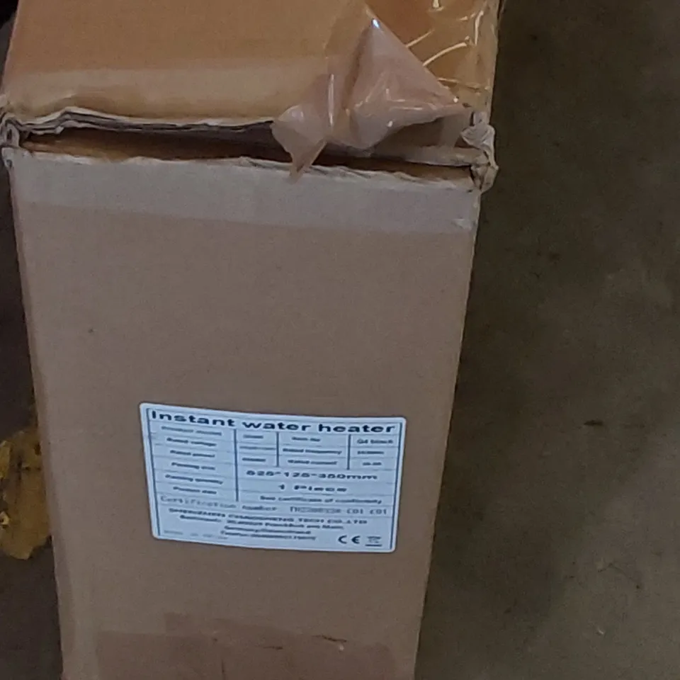 PALLET OF ASSORTED ITEMS INCLUDING: NINJA MULTI-COOKER, AKITAS VACUUM CLEANER, MULTIFUNCTIONAL CLOTHES DRYER, SAFETY GATE, INSTANT WATER HEATER ECT