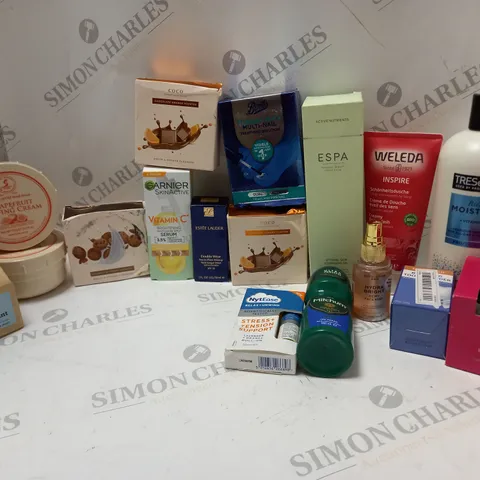 LOT OF BEAUTY PRODUCTS TO INCLUDE FUNGAL NAIL TREATMENT SOLUTION, ETC