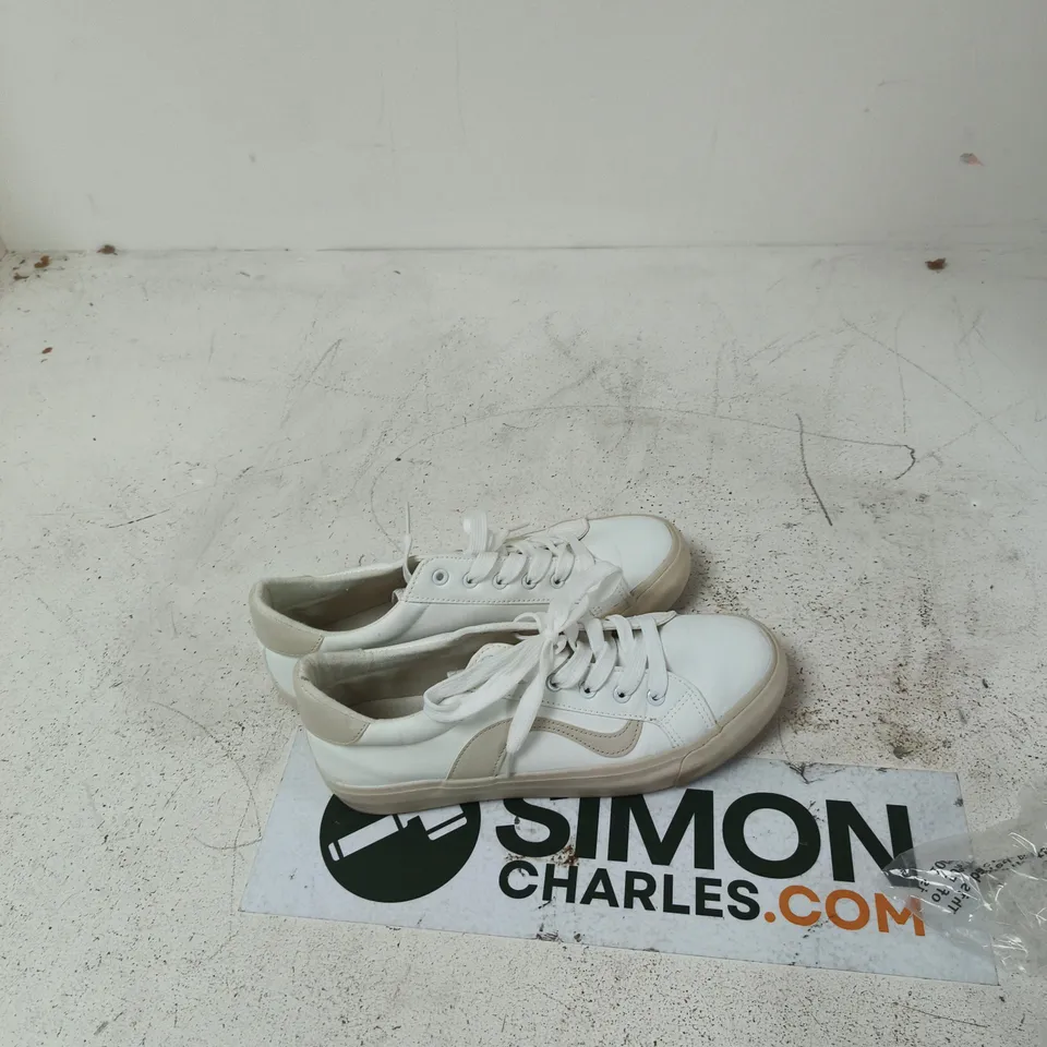 SIMPLY BE WHITE SNEAKERS WITH BEIGE ACCENTS – EX WIDE FIT, UK 8