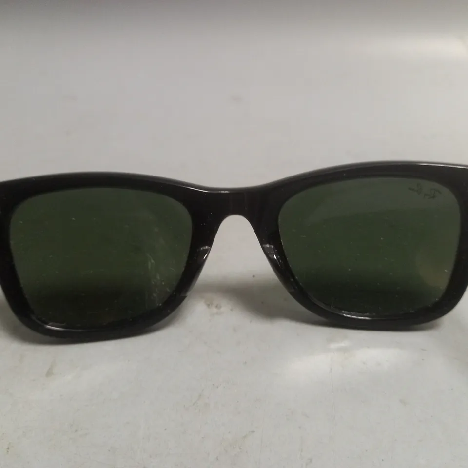 RAYBAN WAYFARER GLASSES IN BLACK