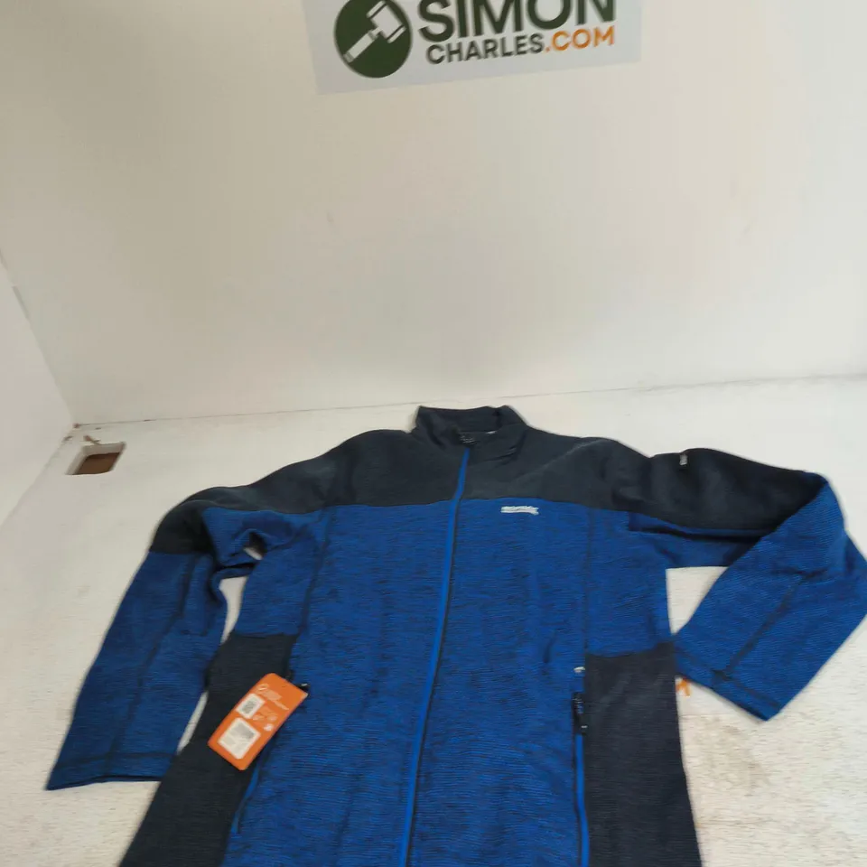 BOX OF APPROXIMATELY 20 ASSORTED ITEMS TO INCLUDE: REGATTA FLEECE