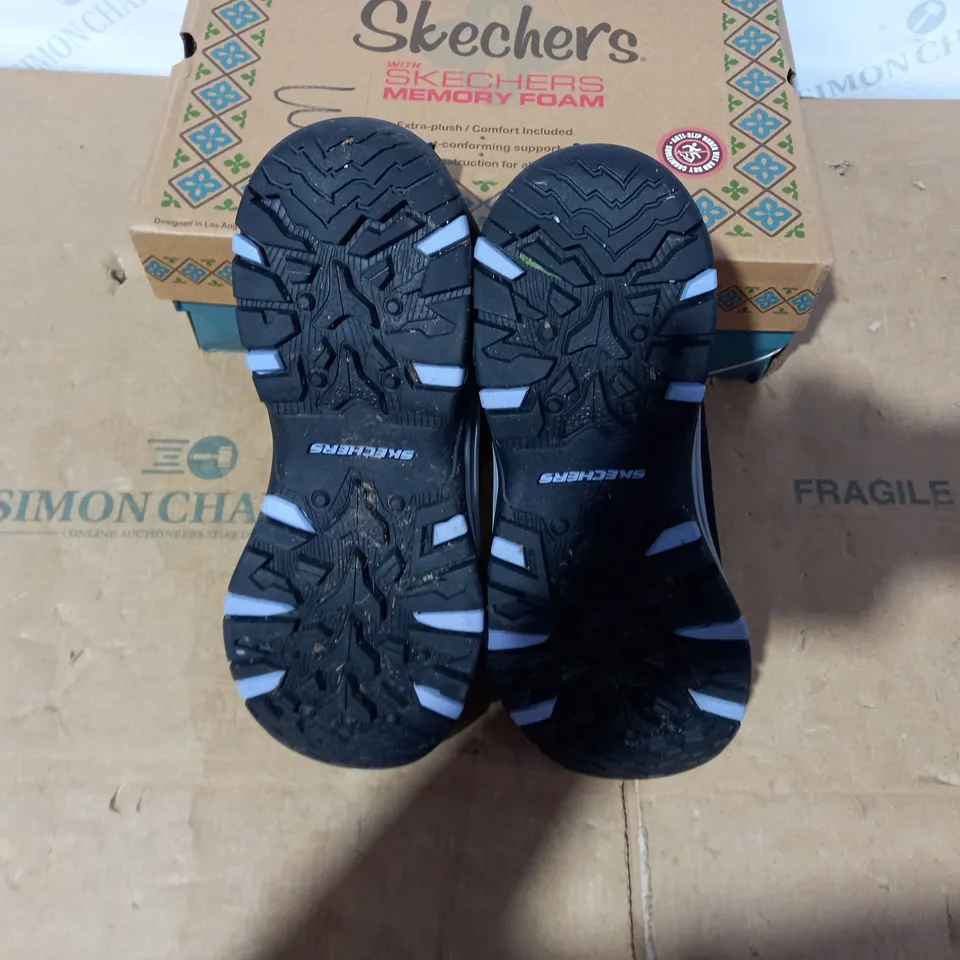 BOXED PAIR OF SKECHERS BLACK BOOTS - SIZE 8