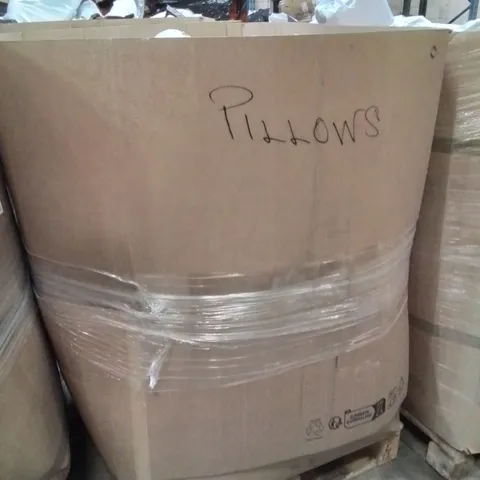 PALLET CONTAINING A LARGE QUANTITY OF PILLOWS 