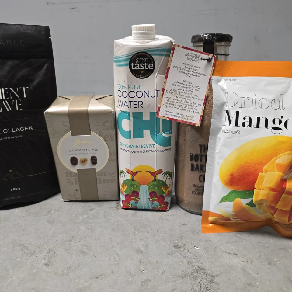 APPROXIMATELY 15 ASSORTED FOOD & DRINK ITEMS TO INCLUDE - DRIED MANGO , THE BOTTLED BAKING CO BROWNIE MIX , COCONUT WATER ETC