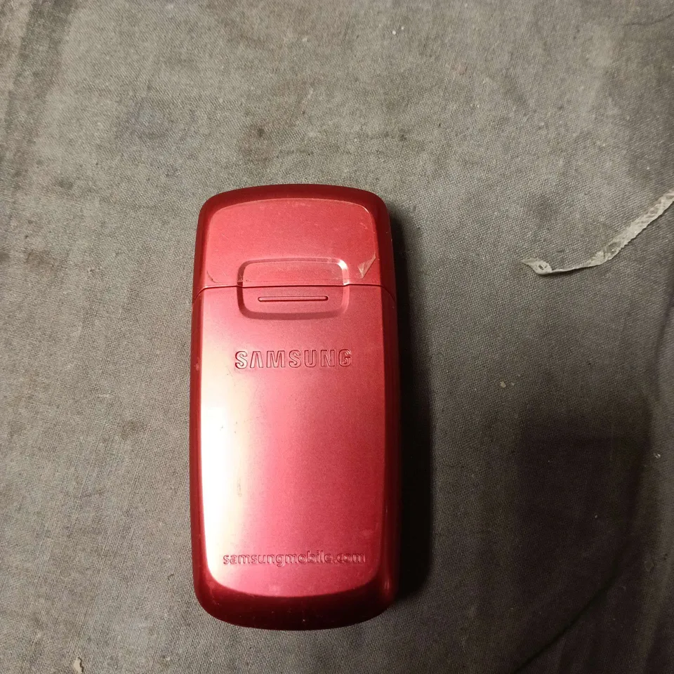 SAMSUNG MOBILE PHONE – RED CANDYBAR WITH KEYPAD 