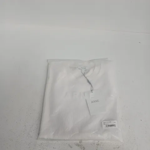 ARNE PLEATED T-SHIRT IN WHITE – SIZE L