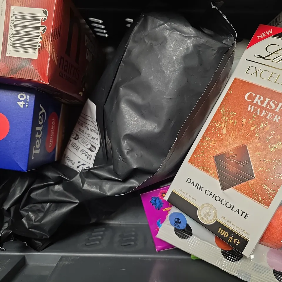APPROXIMATELY 13 ASSORTED FOOD & DRINK ITEMS TO INCLUDE - GRIND HOUSE BLEND , HARIBO TWIN SNAKES , FINI LITTLE MIX ETC