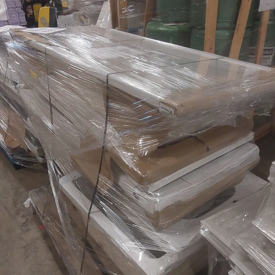 PALLET CONTAINING APPROXIMATELY 8x BRANDED BATHS