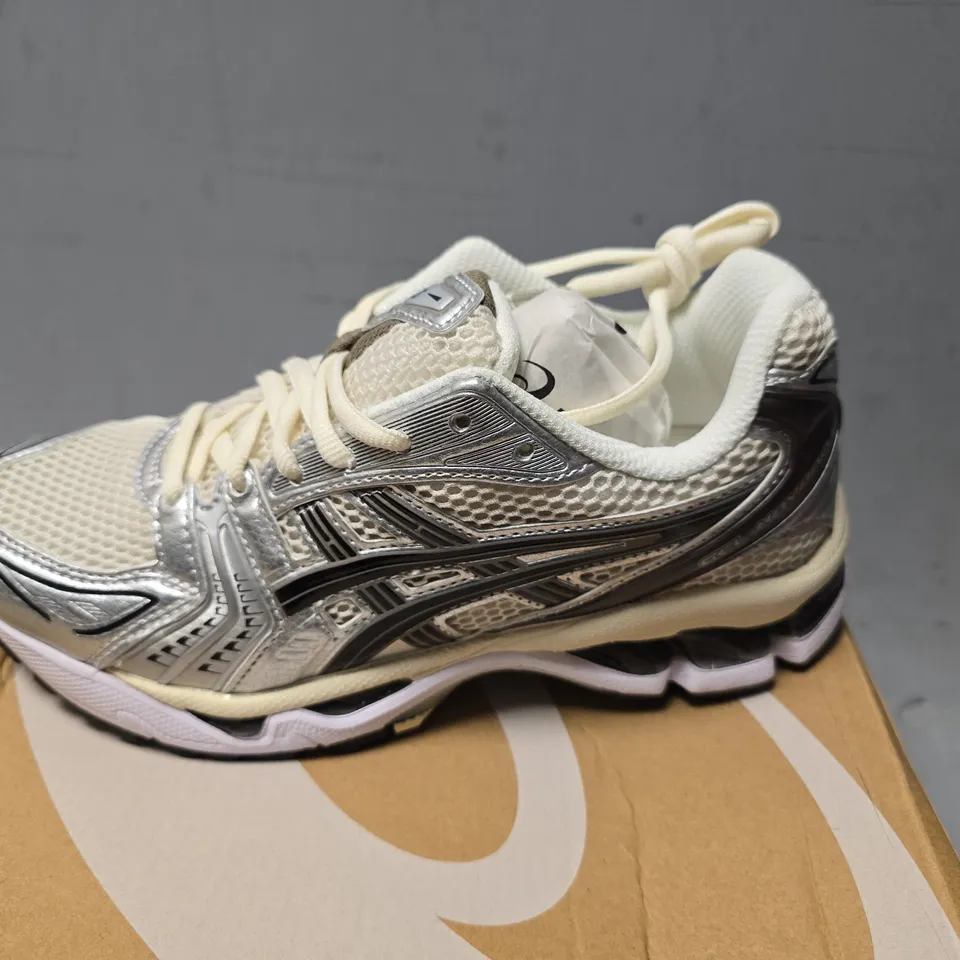 BOXED ASICS GEL-KAYANO 14 TRAINERS SIZE 5