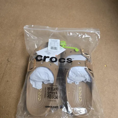 PAIR OF CROCS WOMEN'S SANDALS β TAN - SIZE 6
