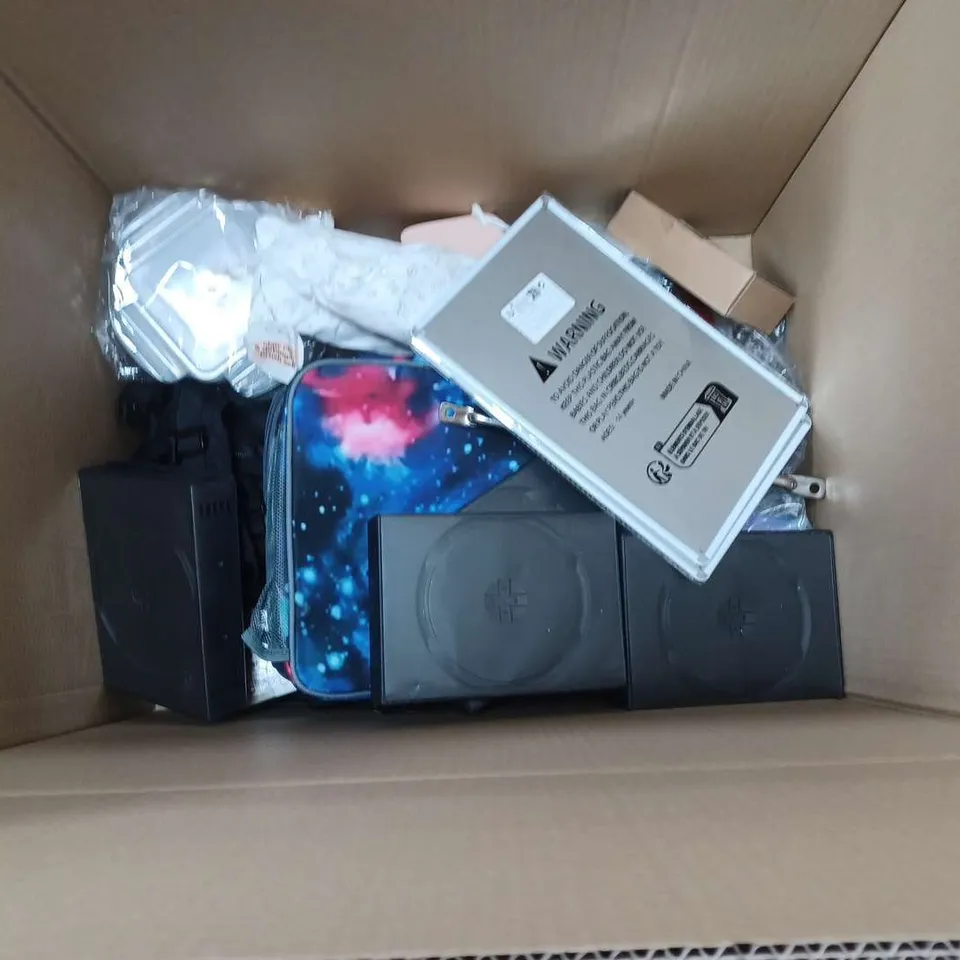 APPROXIMATELY 20 HOUSEHOLD ITEMS TO INCLUDE BEDDING, CURTAINS AND WATER BOTTLE