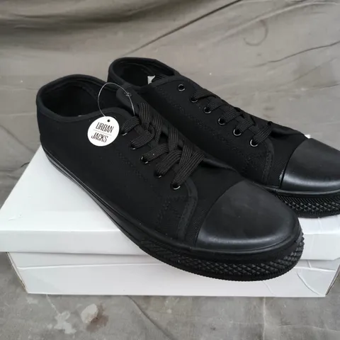 URBAN JACKS BALTIMORE ALL BLACK SNEAKERS – SIZE 11