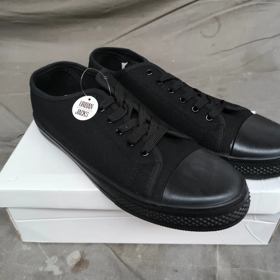 URBAN JACKS BALTIMORE ALL BLACK SNEAKERS – SIZE 11