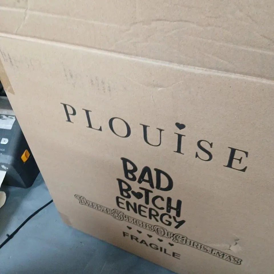 P LOUISE BAD BITCH ENERGY MAKE-UP GIFT SET – BOXED
