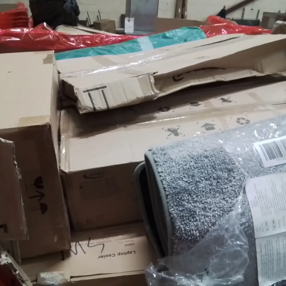 PALLET OF ASSORTED HOUSEHOLD GOODS AND PRODUCTS TO INCLUDE;AREA RUG,CEILING LIGHT,TOILET SEAT