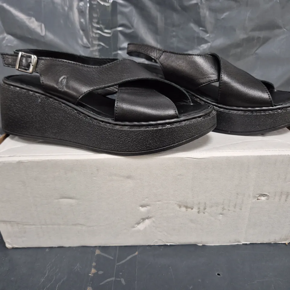 BOXED PAIR OF HUSH PUPPIES BEX WEDGE SANDALS IN BLACK SIZE 4