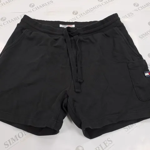 TOMMY JEANS BLACK FLEECE SHORTS - M