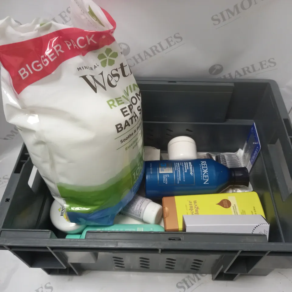 APPROXIMATLEY 18 COSMETICS ITEMS TO INCLUDE WESTLAB REVIVNG EPSOM BATH SALT (5kg), REDKEN EXTREME SHAMPOO (500ml), ABSOLOUTE COLLAGEN (250ml), ETC
