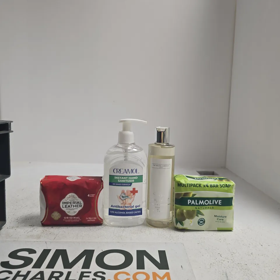 TOTE OF APPROXIMATELY 10 ASSORTED ITEMS INCLUDING PALMOLIVE BAR SOAP, THE WHITE COMPANY BATH & SHOWER GEL AND CREAMOL INSTANT HAND SANITIZER
