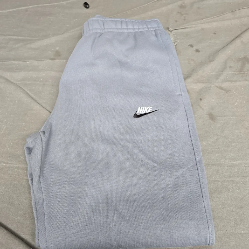 NIKE LOGO FLEECED CUFFED JOGGERS - SIZE LARGE