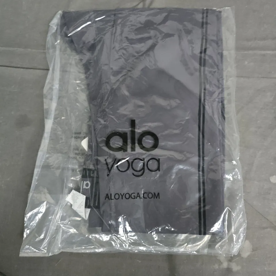BAGGED ALO YOGA AIRBRUSH HEART THROB LEGGING – ATHLETIC HEATHER GREY, UK 12 (US 8)