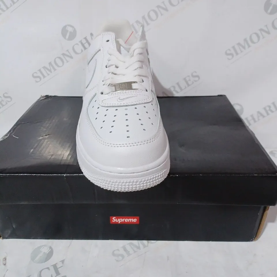 BOXED PAIR OF SUPREME/NIKE AIR FORCE 1 SHOES IN WHITE UK SIZE 6