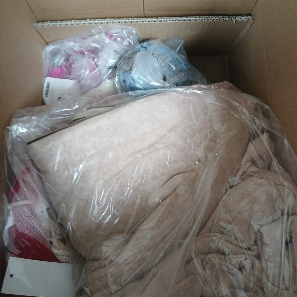 BOX OF ASSORTED CLOTHING ITEMS IN DIFFERENT SIZES AND COLOURS 