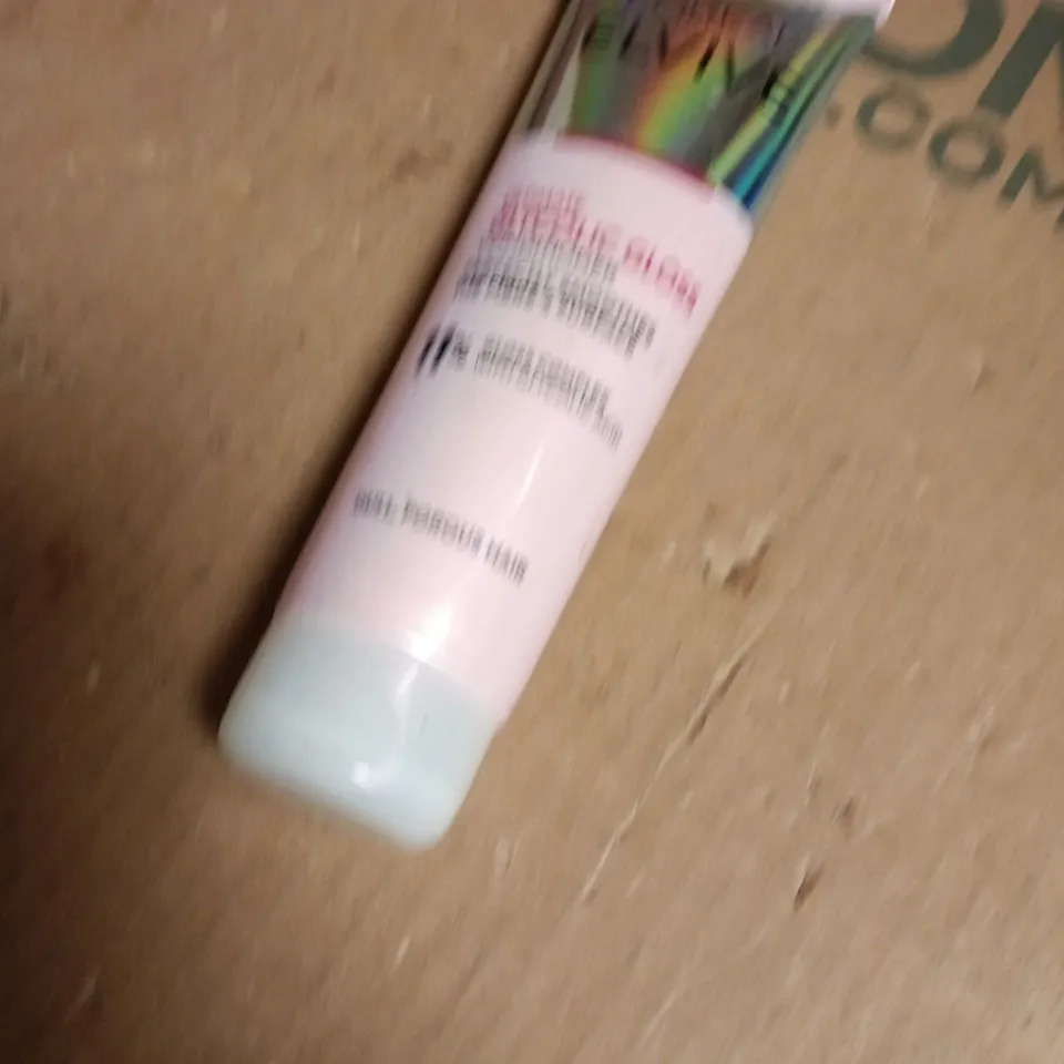 APPROXIMATELY 18  ASSORTED COSMETIC ITEMS INCLUDING ARGAN OIL CONDITIONER , L'OREAL CONDITIONER AND SENSODYNE TOOTHBRUSH 