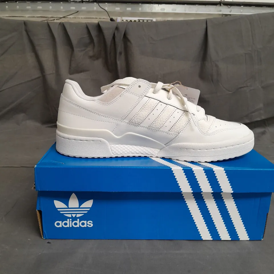 BOXD PAIR OF ADIDAS FORUM LOW SHOES SIZE 12