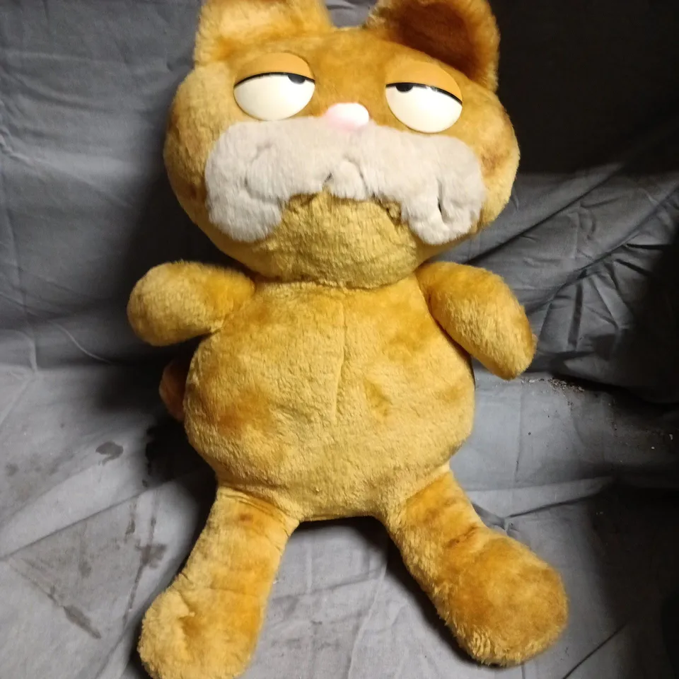 GARLFIELD PLUSH TOY 