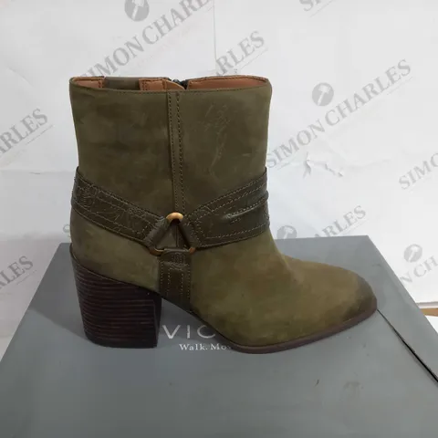 BOXED VIONIC OLIVE GREEN WEDGE HEEL BOOTS - SIZE 7