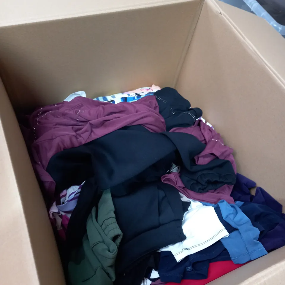 BOX OF ASSORTED CLOTHING ITEMS APPROXIMATELY 20 TO INCLUDE SKIRTS, JUMPERS, TOPS ETC