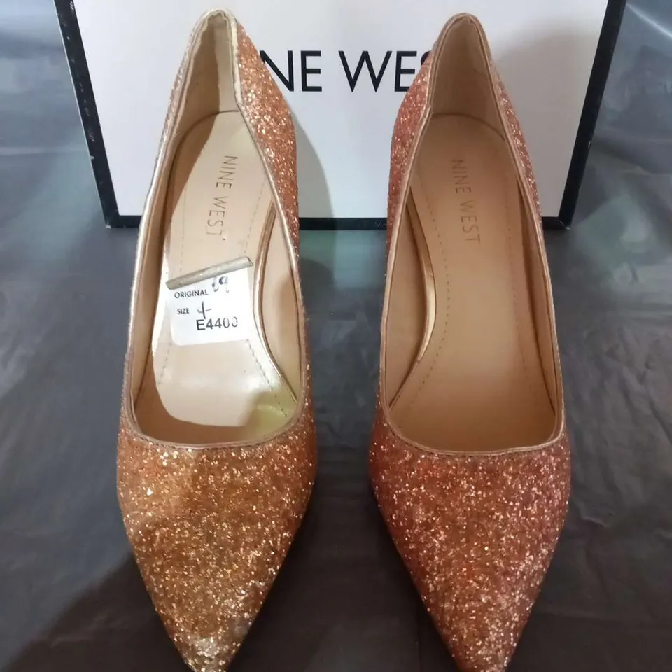 BOXED NINE WEST PALE PINK FLAGSHIP GLITTER LADIES SHOES SIZE 4