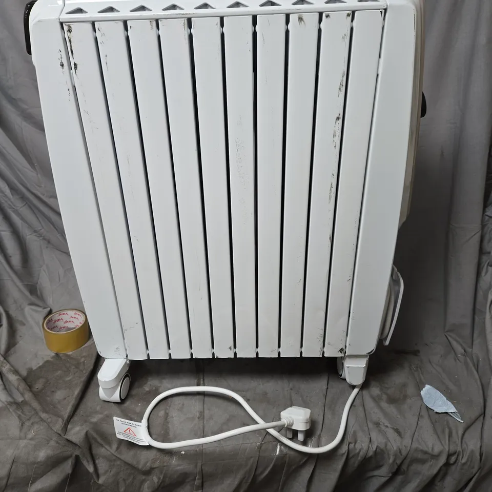 PORTABLE ELECTRIC HEATER ON CASTORS – WHITE