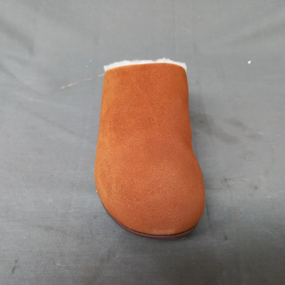 BOXED PAIR OF FITFLOP CHRISSIE SHEARLING SUEDE SLIPPERS IN TAN UK SIZE 9