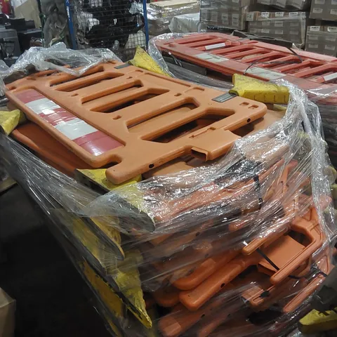 PALLET CONTAINING APPROXIMATELY 19x PLASTIC ROAD BARRIERS