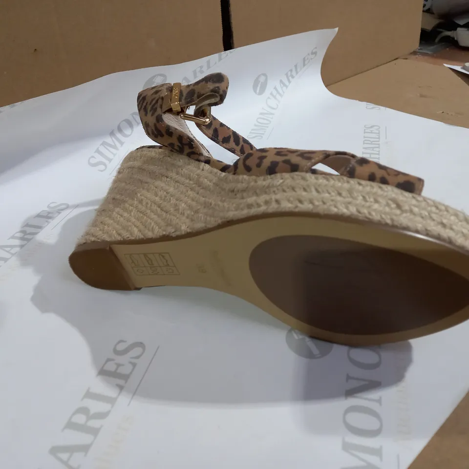 RUTH LANGFORD LEOPARD PRINT SANDLES SIZE 6