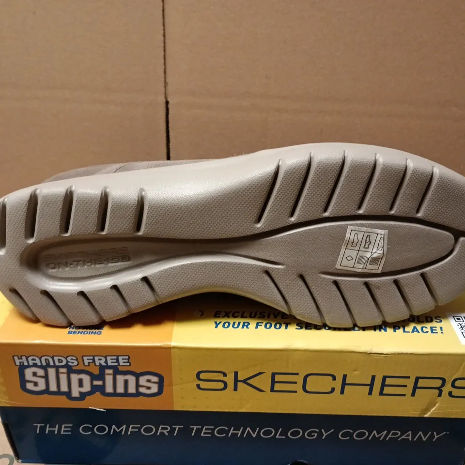 BOXED PAIR OF SKECHERS ON THE GO FLEX SHOES IN DARK TAUPE - UK 6