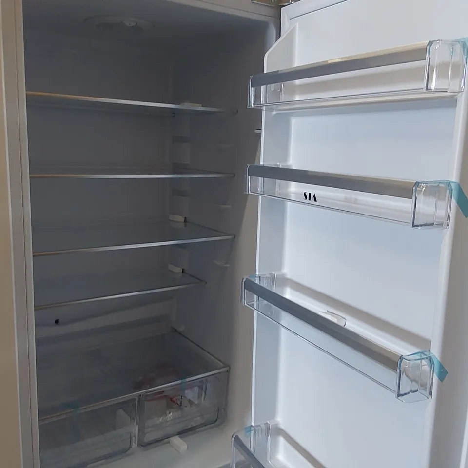 SIA RFI104 70/30 INTEGRATED FRIDGE FREEZER - UNPROCESSED RAW RETURN